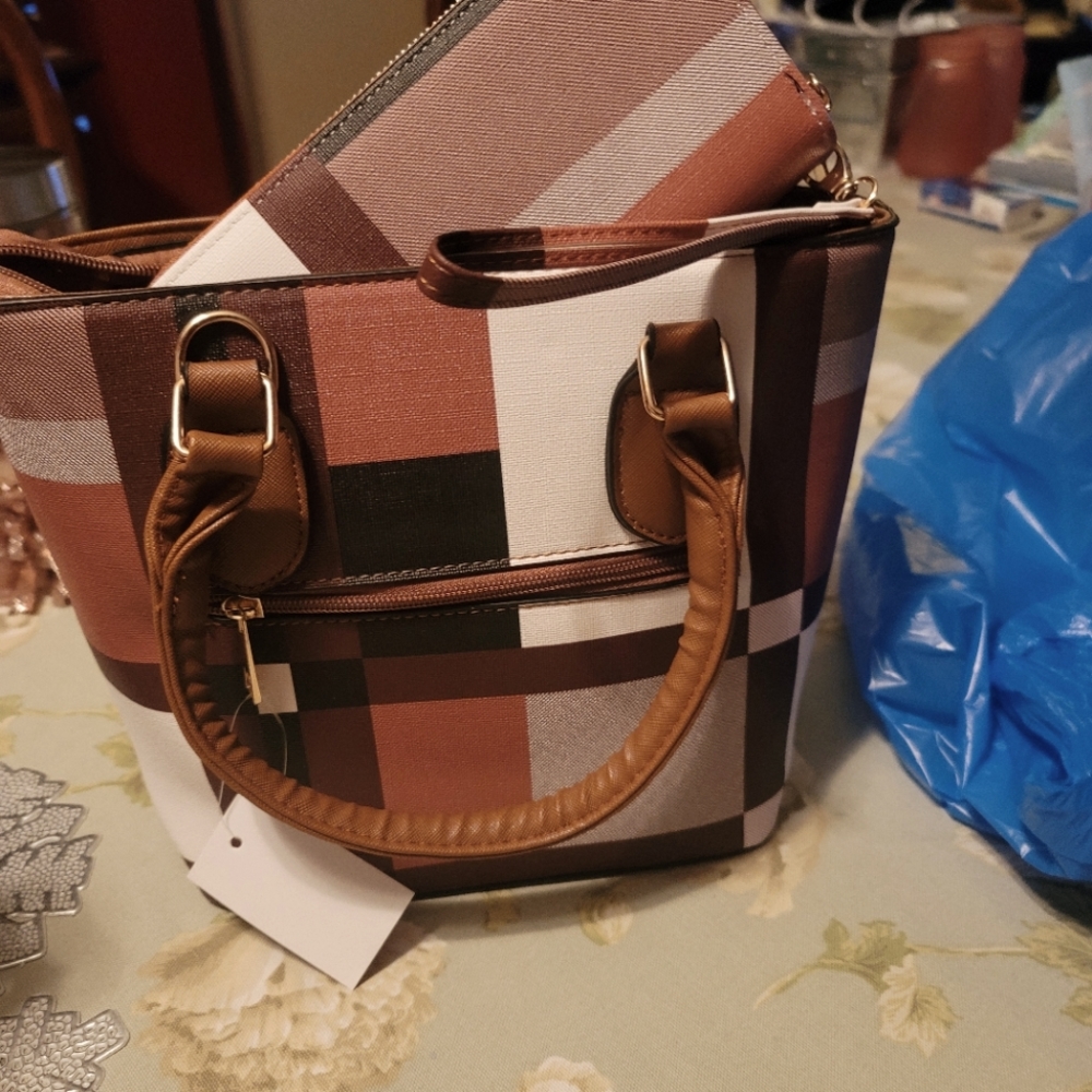 Set of wallet and purse.